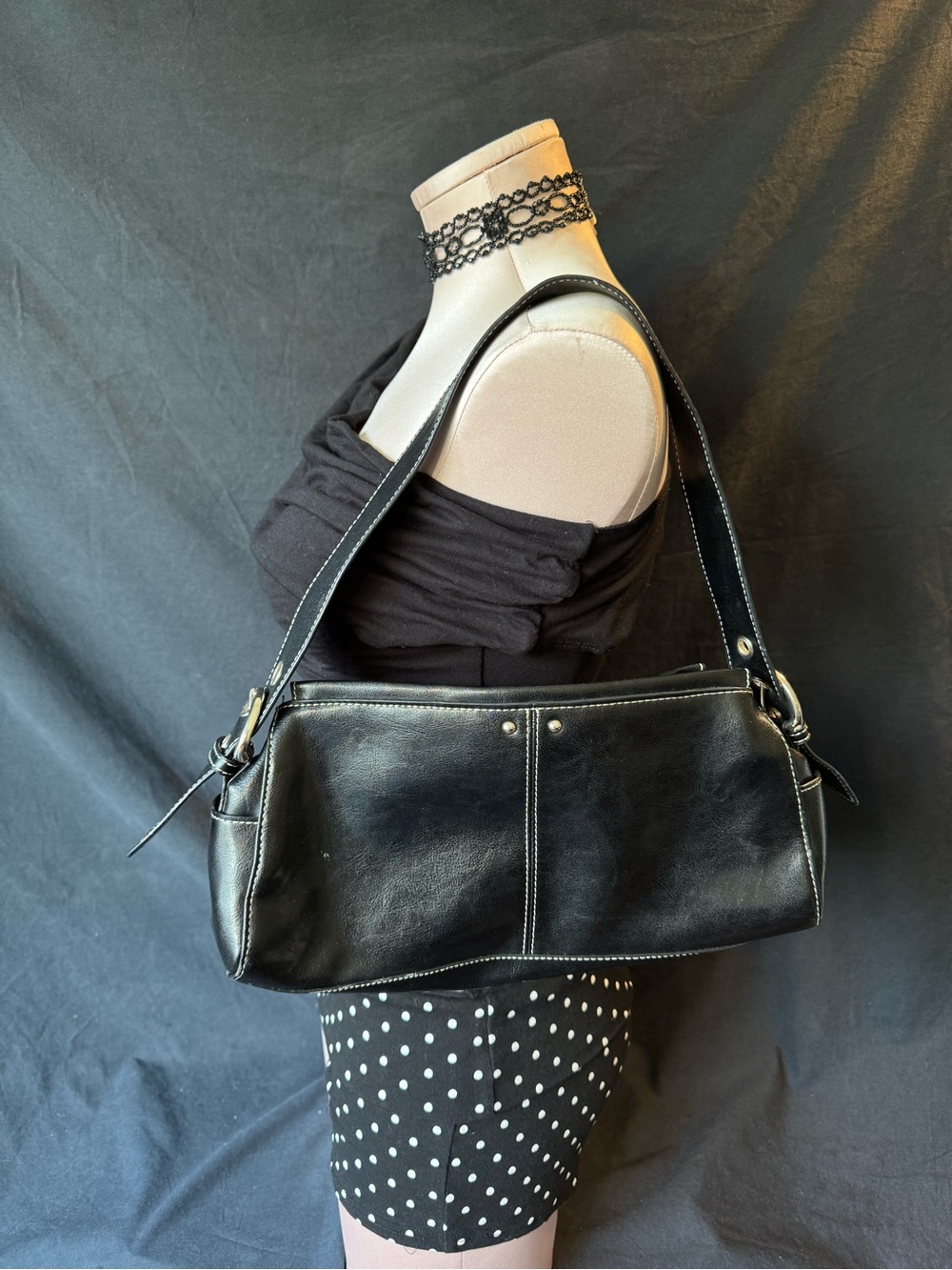 Everyday Black Leather Shoulder Bag with Contrast Stitching